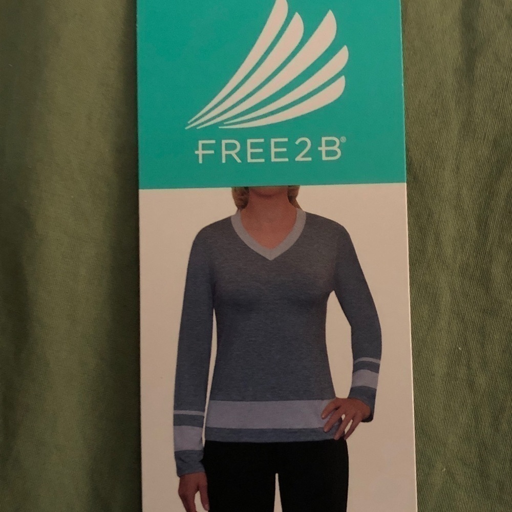 NWT Free2B V Neck Top Activewear
